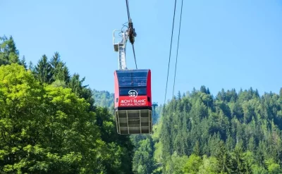Les Houches - télécabine dans le village pour monter au plateau du Prarion, Mont Blanc