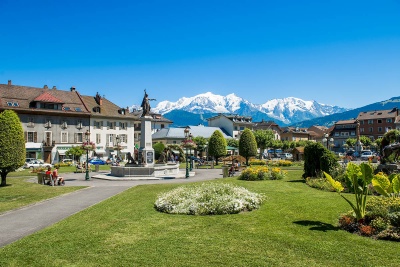 Sallanches - Haute-Savoie - place fleurie
