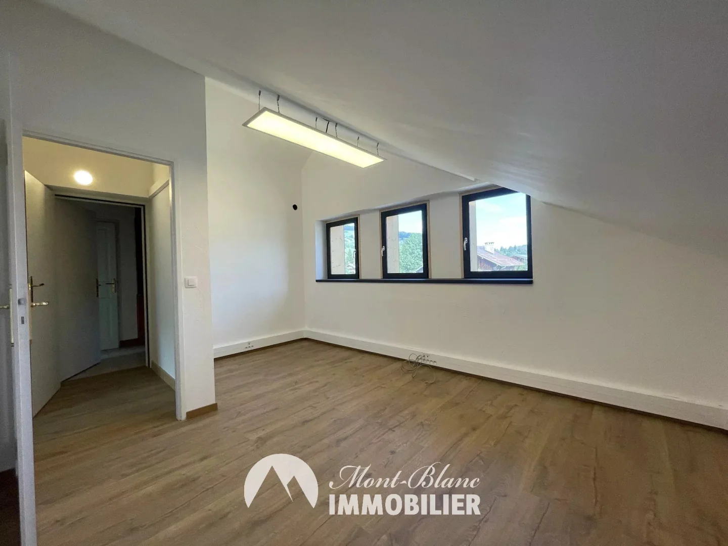 - Photo principale